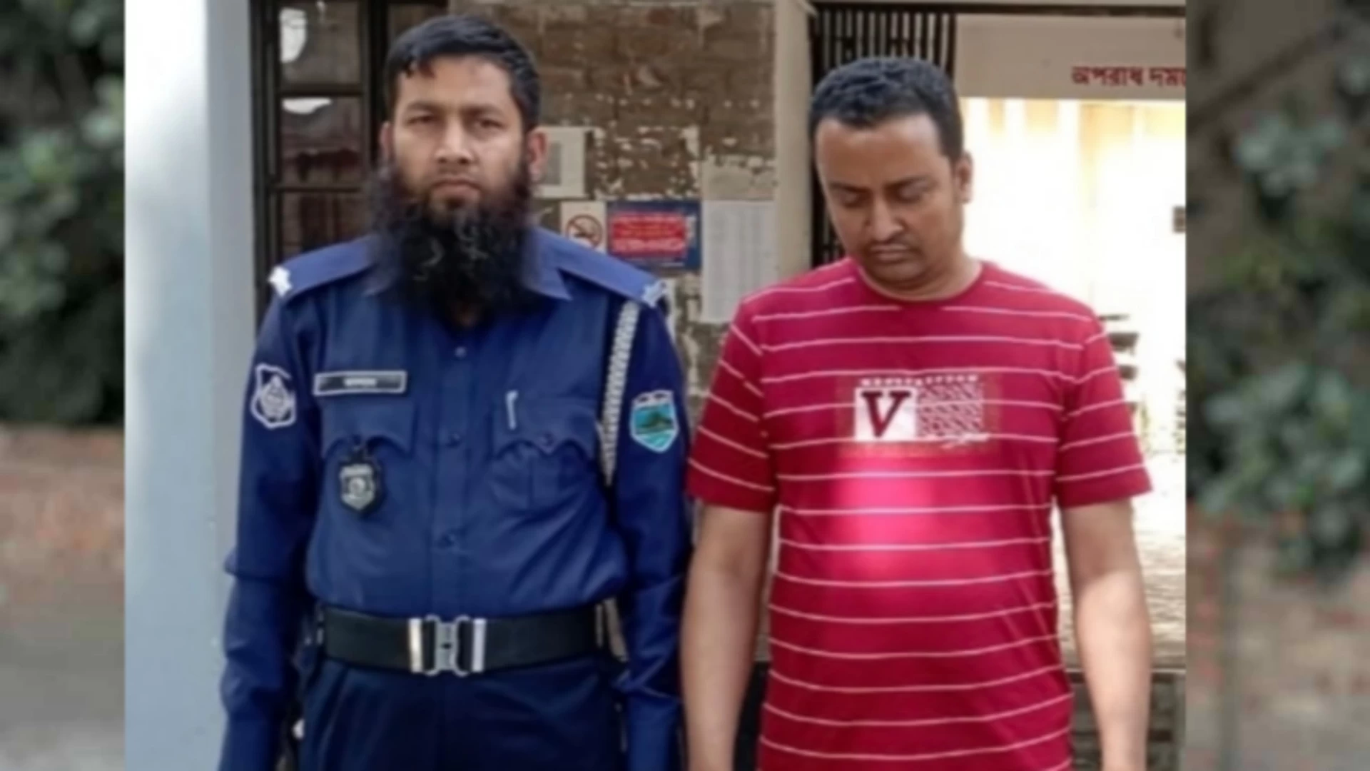 তানোরে ইউএনও অফিসের সামনে আ'লীগ নেতার উপরে হামলা, গ্রেফতার-১