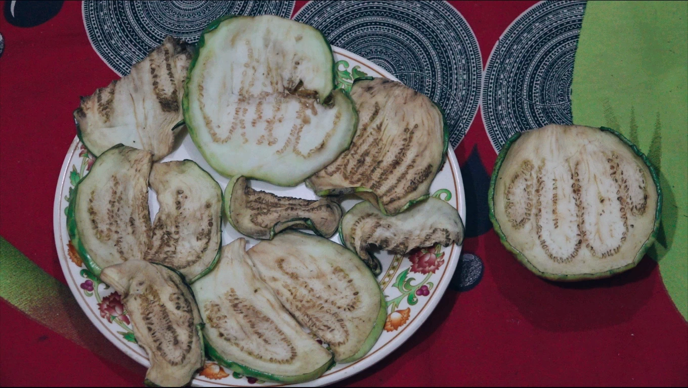 ঝিনাইদহে বেগুন কাটতেই দেখা মিললো আল্লাহ নাম