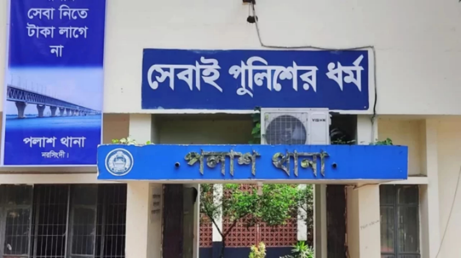 ঘরে ঢুকে গৃহিনীকে গলাকেটে হত্যা
