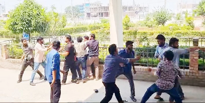 সাতক্ষীরায় ছাত্রলীগের দুই গ্রুপের সংঘর্ষ