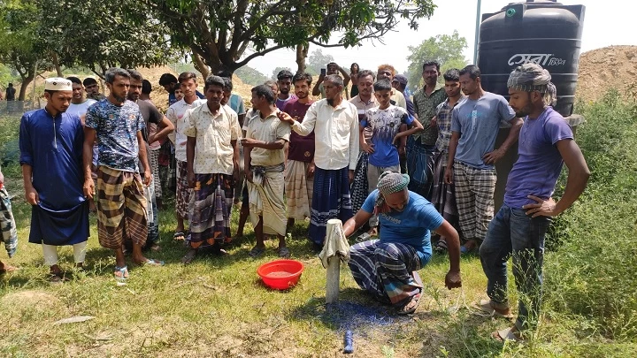 চাঁপাইনবাবগঞ্জে পাম্পে পানির পরিবর্তে উঠছে ডিজেল