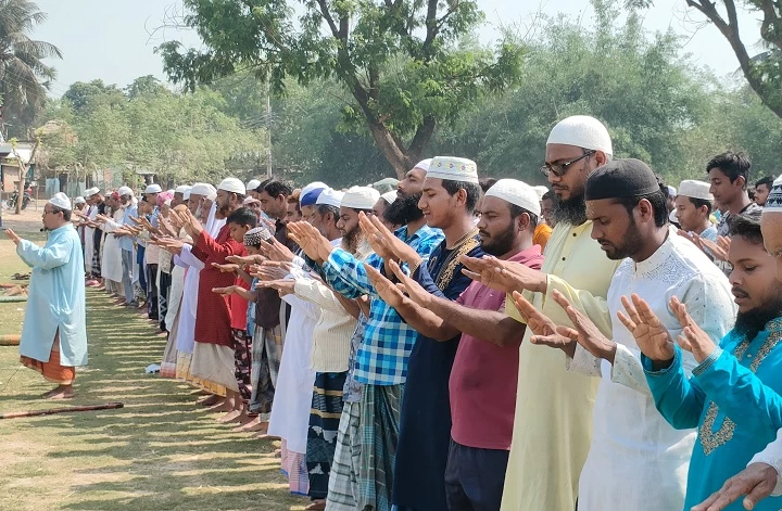 গোদাগাড়ীতে বৃষ্টির জন্য নামাজ