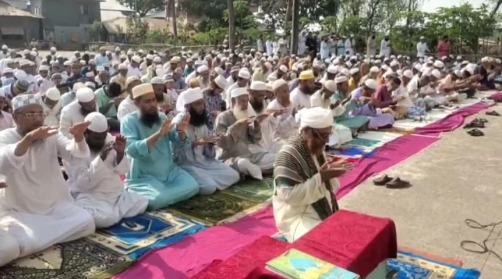 কলাপাড়ায় সালাতুল ইস্তিস্কার নামাজ আদায়
