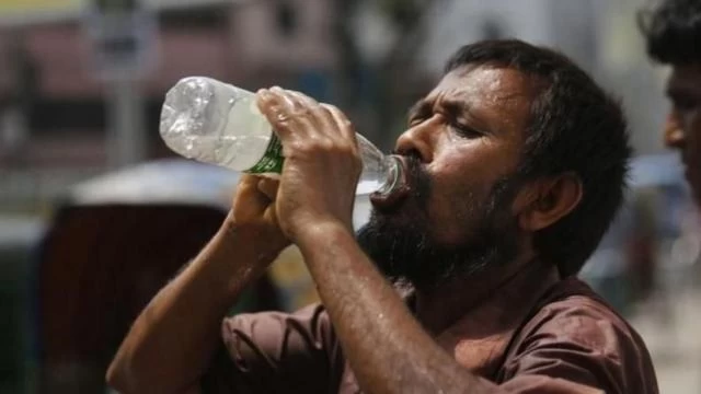 ১৪ দিনে হিট স্ট্রোকে ১৫ মৃত্যু : স্বাস্থ্য অধিদপ্তর