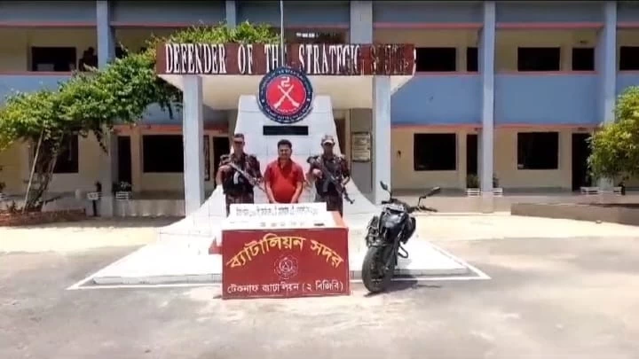 টেকনাফে বিজিবির অভিযানে ইয়াবাসহ মোটরসাইকেল জব্দ