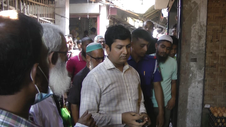 চুয়াডাঙ্গায় বেশী দামে ডিম বিক্রি, দুটি প্রতিষ্ঠানকে জরিমানা