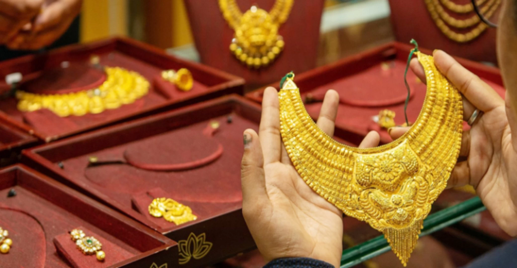 আবারও বাড়ল সোনার দাম