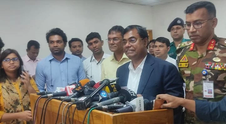 অর্ধেক বেলায় ভোট পড়েছে ১৭ শতাংশ: ইসি
