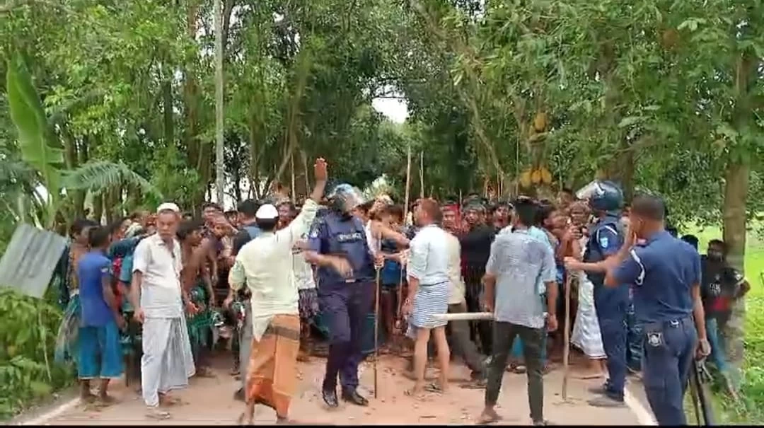 কটিয়াদীতে দুই গ্রামবাসীর মধ্যে সংঘর্ষ, আটক ৫
