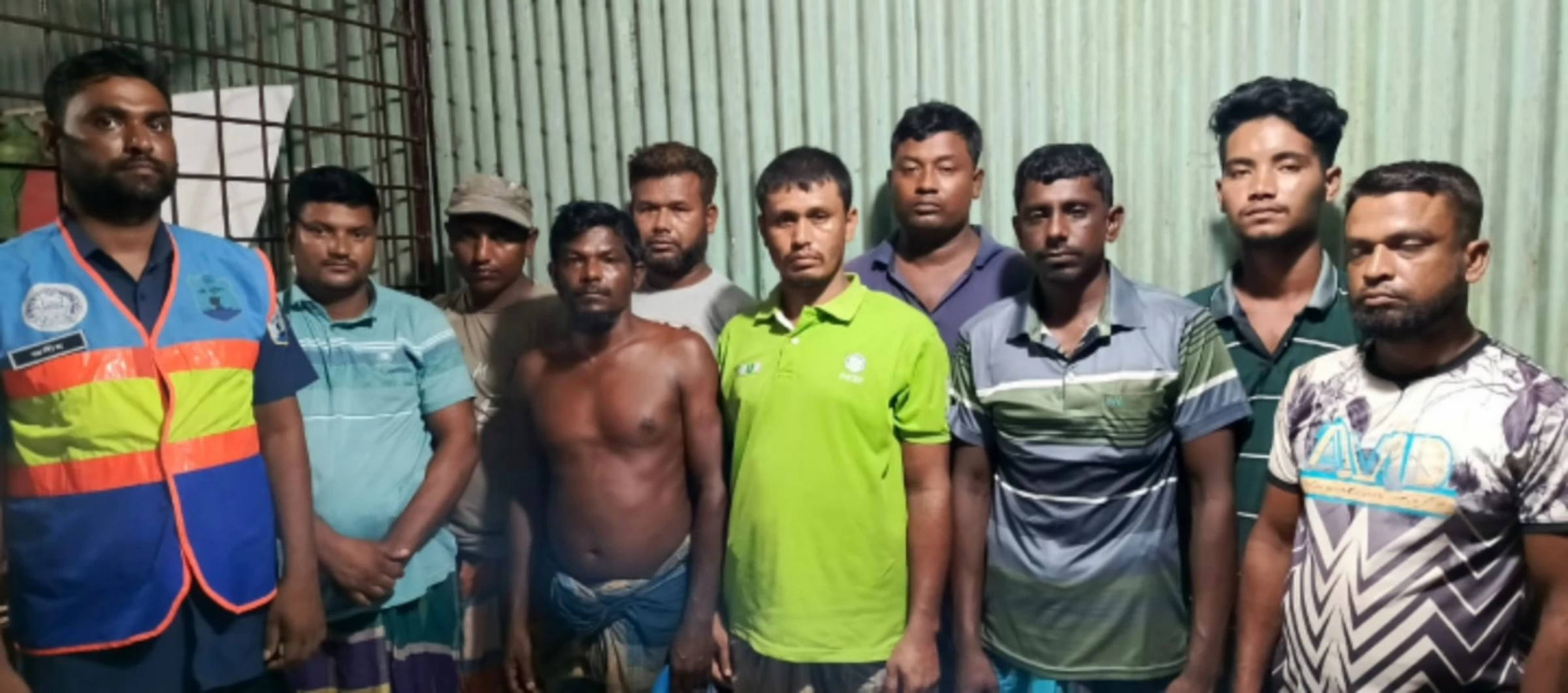 চাঁদপুর মেঘনায় বাল্কহেডে অভিযান, গ্রেপ্তার ২৩