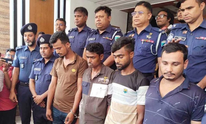 বগুড়ায় ব্যাংক লুটে চারজন গ্রেপ্তার, লুন্ঠিত টাকা উদ্ধার