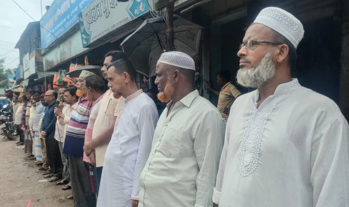 কলাপাড়ায় নিরবিচ্ছিন্ন বিদ্যুতের দাবিতে মানববন্ধন