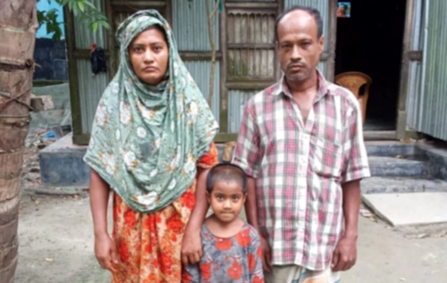 সমাজচ্যুত পরিবার, কথা বললেই জরিমানা