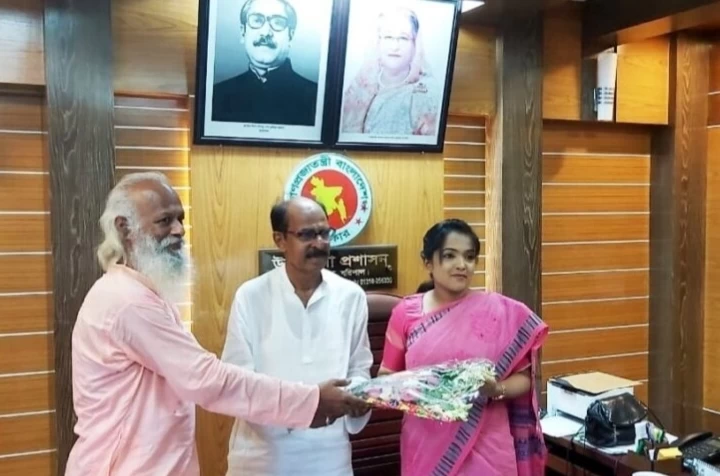 আগৈলঝাড়া উপজেলা চেয়ারম্যানের দায়িত্ব গ্রহণ