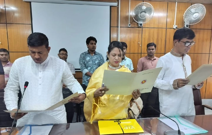 নবনির্বাচিত উপজেলা চেয়ারম্যানদের শপথ গ্রহণ
