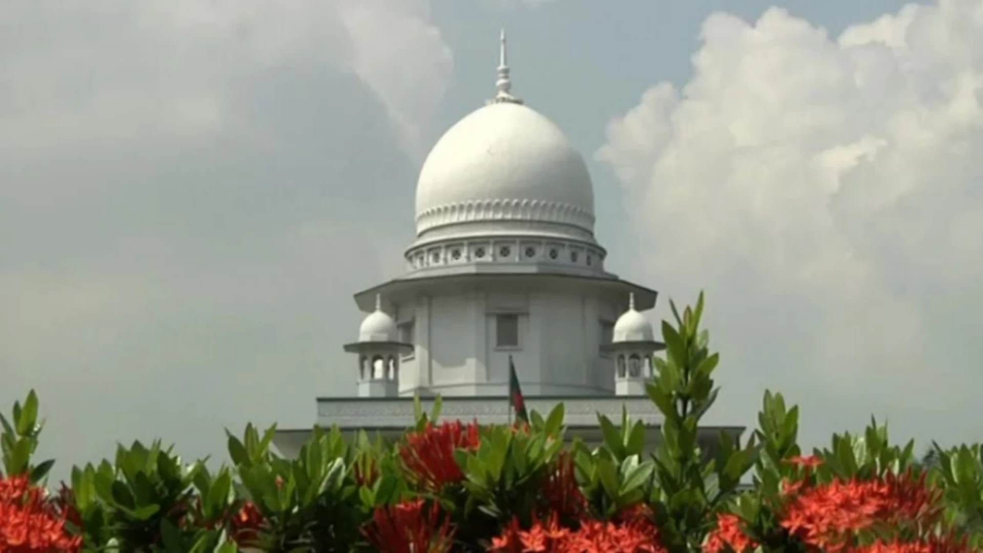 ৬ মাসের শিশুর রিট, পিতৃত্বকালীন ছুটি কেন নয়